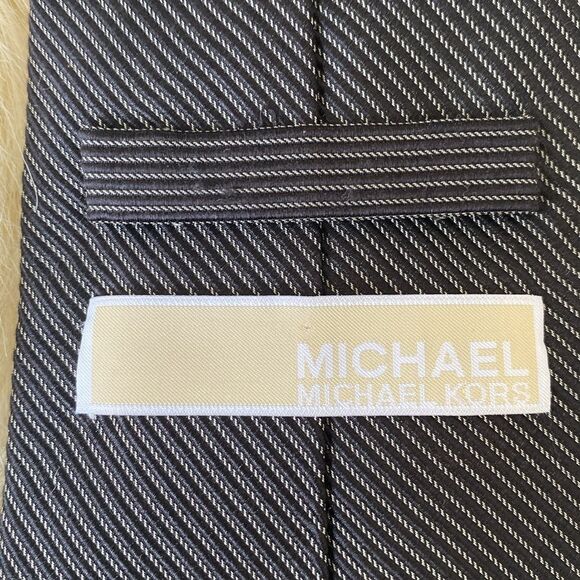 Michael Kors 100% Silk Tie New: perfect gift in Nordstrom box - Picture 3 of 5